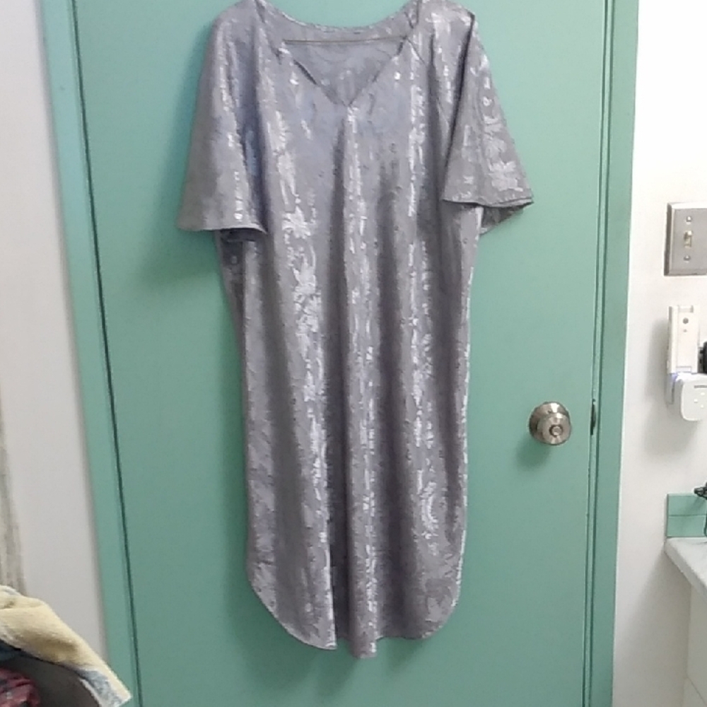 Gray Chemise with Starry Pattern and High-Low Hem